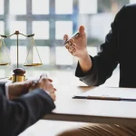 الوصول إلى العدالة والخدمات القانونية المجانية