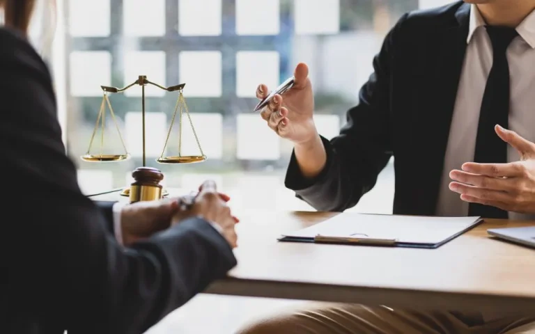 الوصول إلى العدالة والخدمات القانونية المجانية